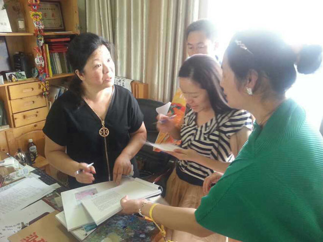 我工作室学员参观深圳红岭中学袁文君老師的纸雕塑，让人刮目相看，赏心悦目！