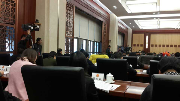 名师李光惠列席省第十二届人代会第二次会议昆明代表团全团会仪