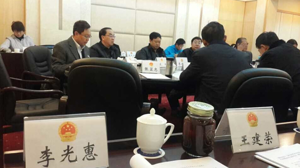 李老师参加在官渡大酒店分组审议李文荣市长作的政府工作报告（参加寻甸代表团的分组审议）。