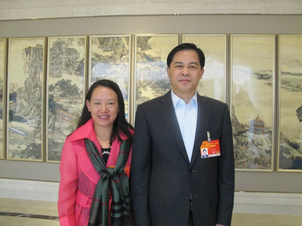 李老师与云南省省长陈豪、云南省教育厅厅长何金平合影