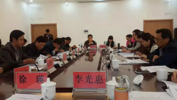 李老师今晨在倘甸两区管委会参加中央信访督查组的督查活动。