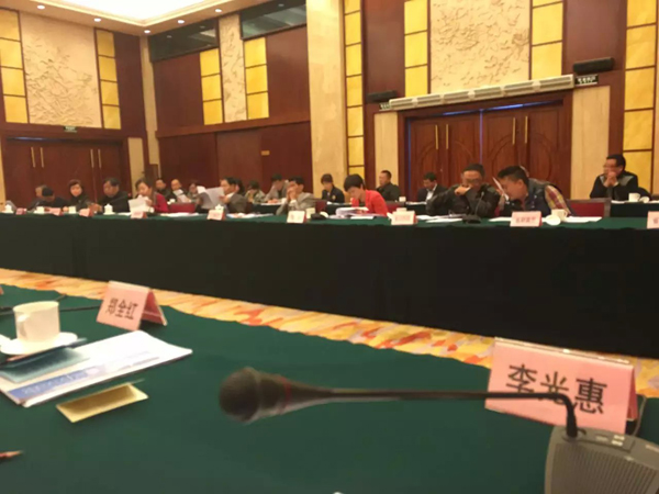 李老师在震桩宾馆参加由全国人大常委会法工委副主任阚珂带队组织的慈善法（草案）座谈会。