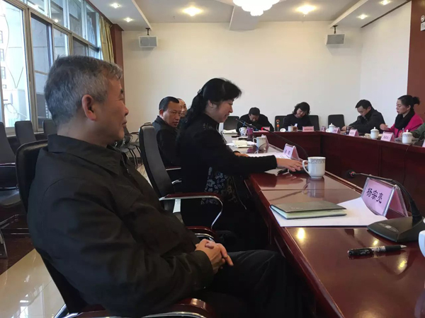 李老师参加了五华山省财政厅组织的座谈会