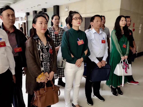 李光惠老师在盘龙区政务服务中心参加调研