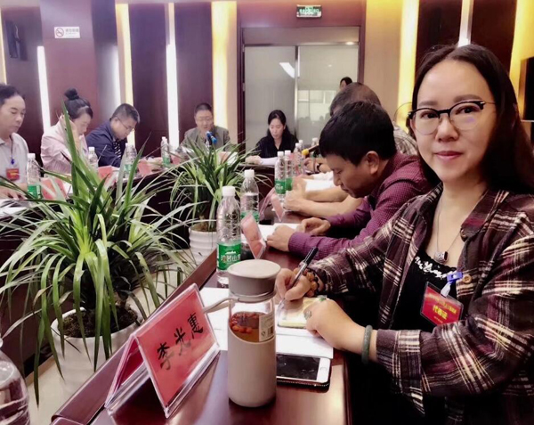 李光惠老师在盘龙区政务服务中心参加调研